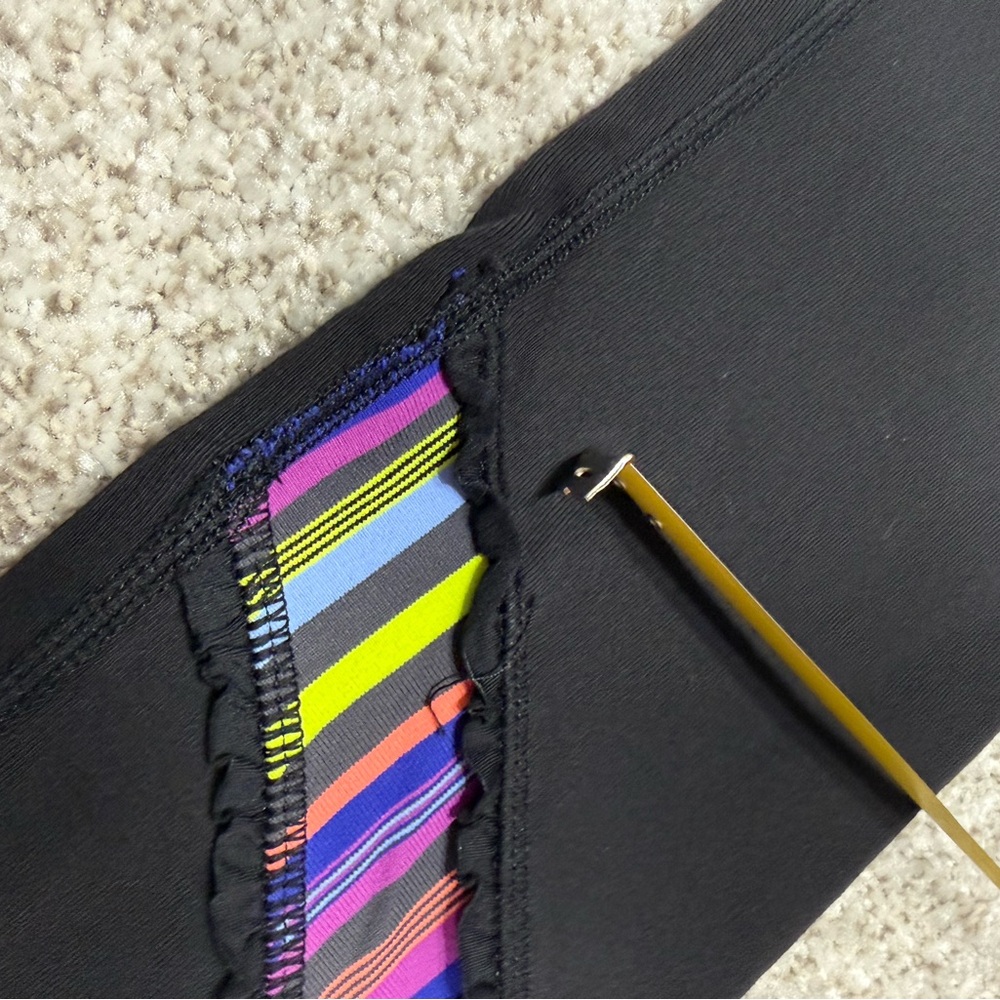 Lululemon Black/Multi Ruffle legging - Picture 6 of 6